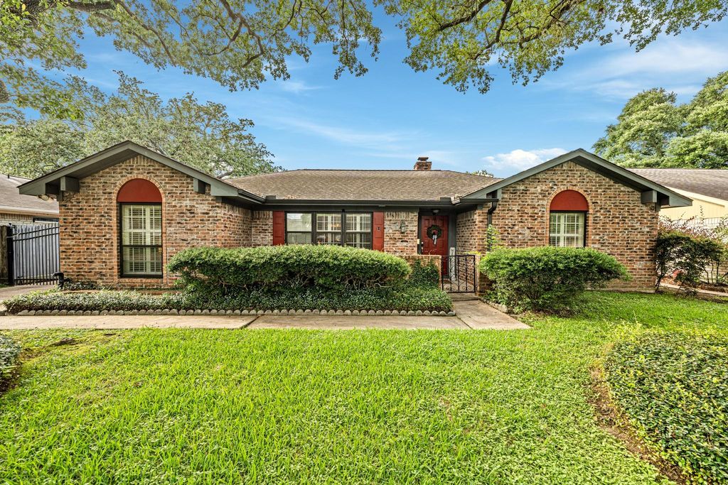 8426 Edgemoor Drive, Houston, TX 77036
