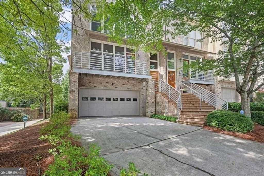 1337 Peachtree View, Brookhaven, GA 30319