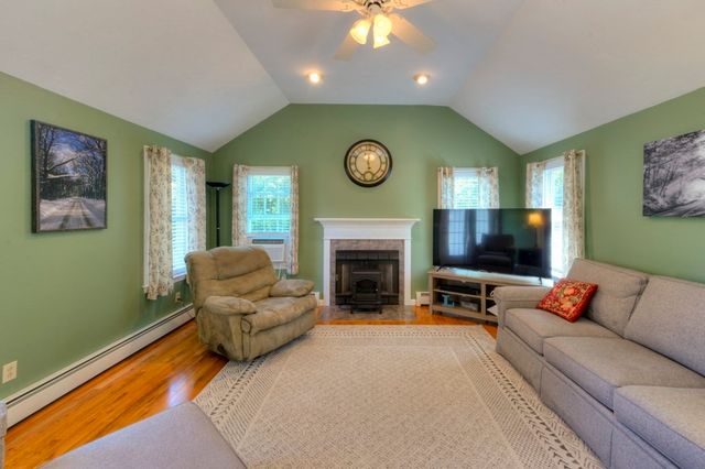 11 Hyland Ave, Leicester, MA 01524