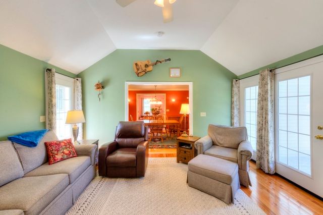 11 Hyland Ave, Leicester, MA 01524