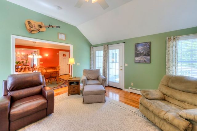 11 Hyland Ave, Leicester, MA 01524