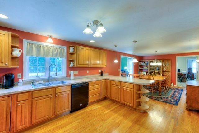11 Hyland Ave, Leicester, MA 01524