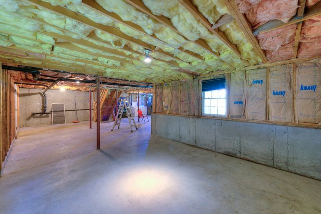 11 Hyland Ave, Leicester, MA 01524