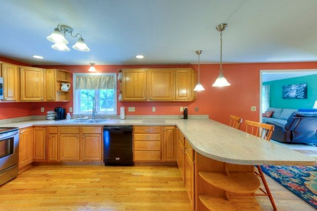 11 Hyland Ave, Leicester, MA 01524