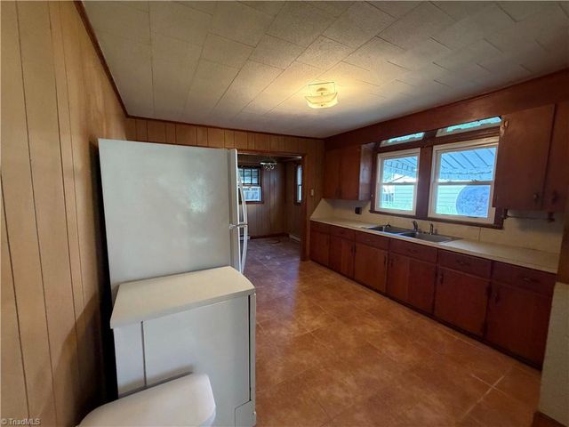 813 W Main Street, Yadkinville, NC 27055