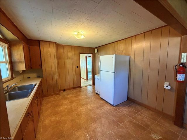 813 W Main Street, Yadkinville, NC 27055