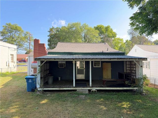 813 W Main Street, Yadkinville, NC 27055