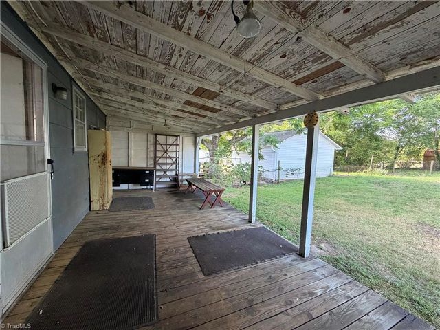 813 W Main Street, Yadkinville, NC 27055