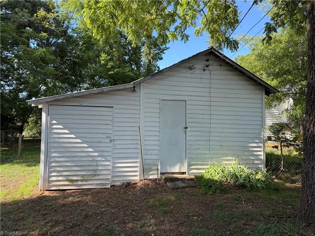 813 W Main Street, Yadkinville, NC 27055