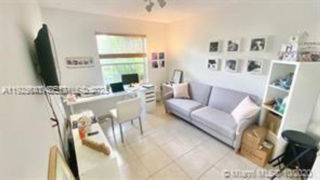 5722 NW 101st Ct, Doral, FL 33178