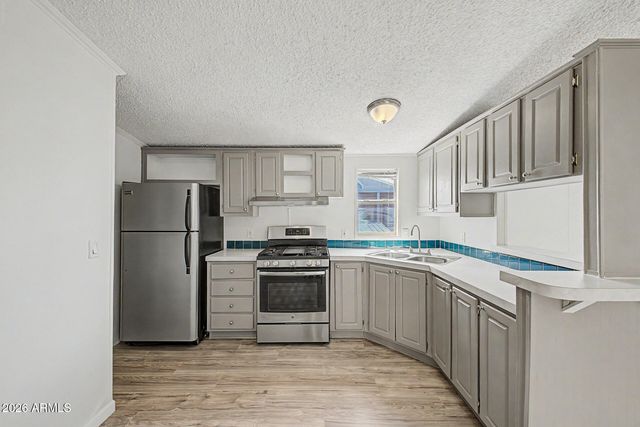 8427 W GLENDALE Avenue 210, Glendale, AZ 85305