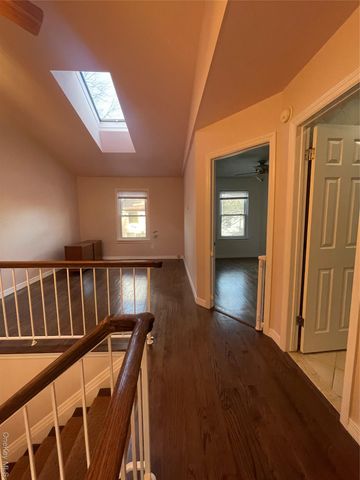 7 Village Lane, Woodbury, NY 11797