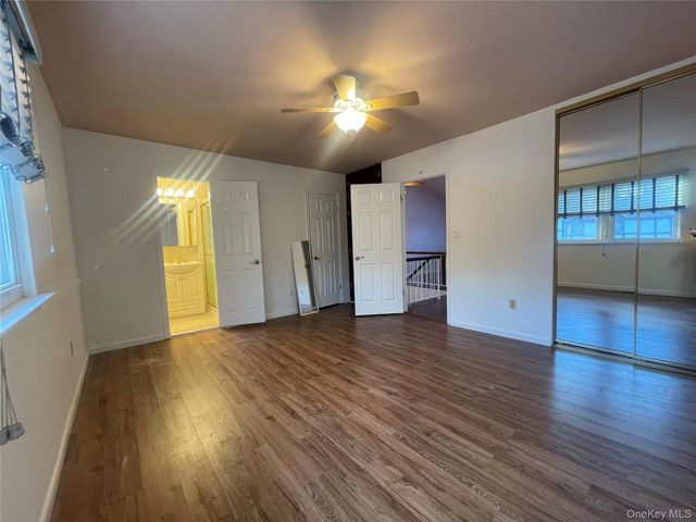 7 Village Lane, Woodbury, NY 11797