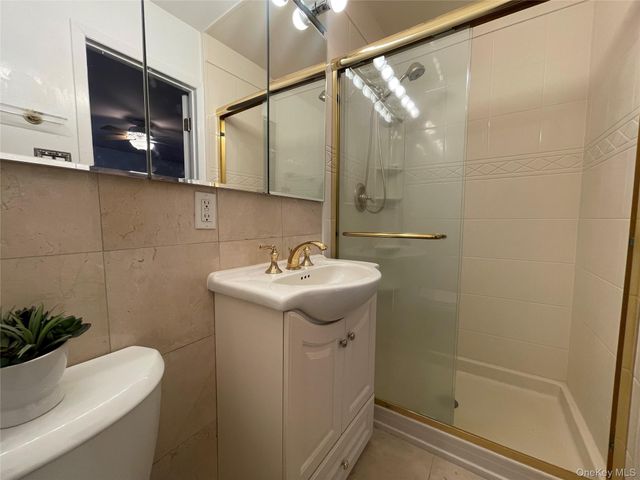 7 Village Lane, Woodbury, NY 11797