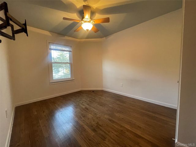 7 Village Lane, Woodbury, NY 11797