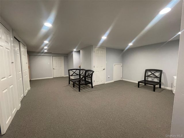 7 Village Lane, Woodbury, NY 11797