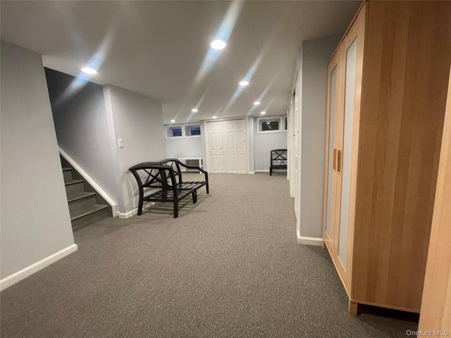 7 Village Lane, Woodbury, NY 11797