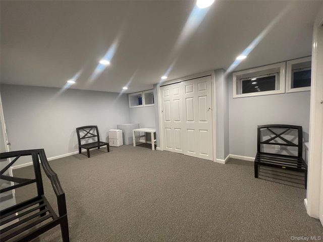 7 Village Lane, Woodbury, NY 11797