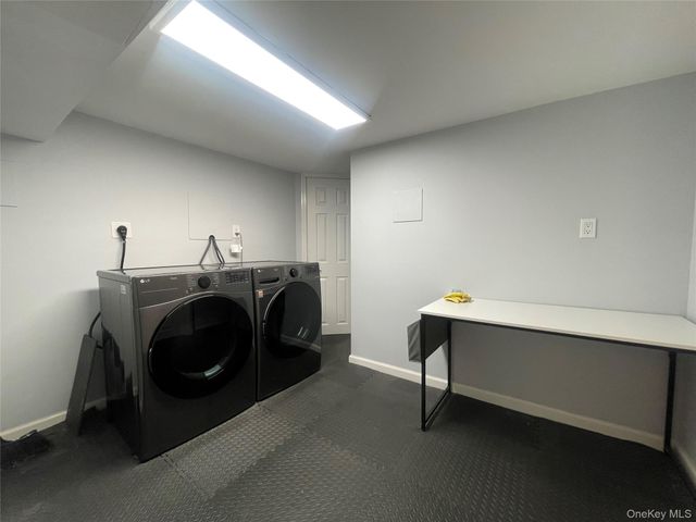 7 Village Lane, Woodbury, NY 11797