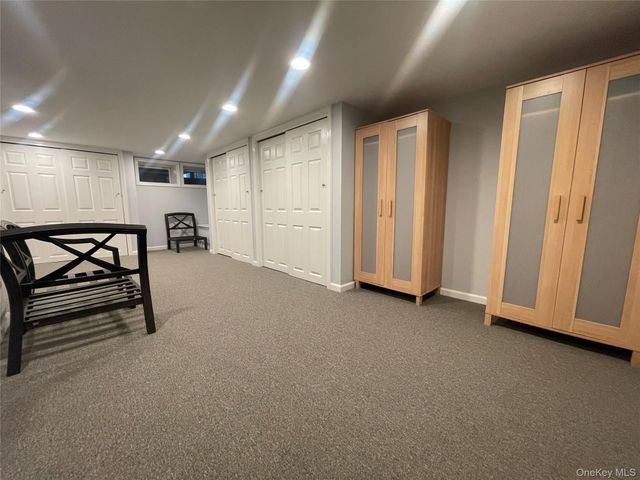 7 Village Lane, Woodbury, NY 11797