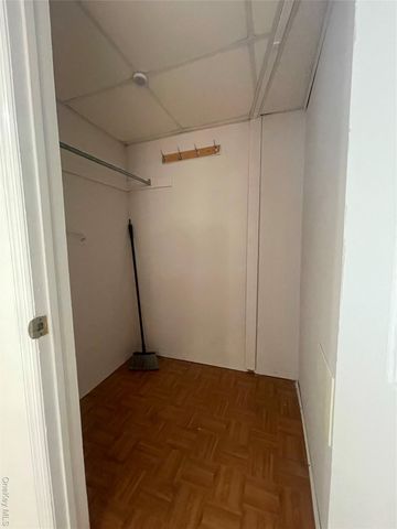 7 Village Lane, Woodbury, NY 11797