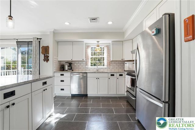 348 Hillcrest Avenue, Lower Nazareth Twp, PA 18064