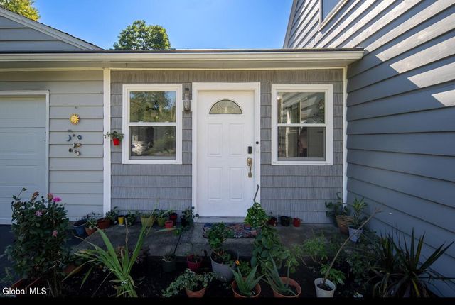16 Richland Drive, Glenville, NY 12302