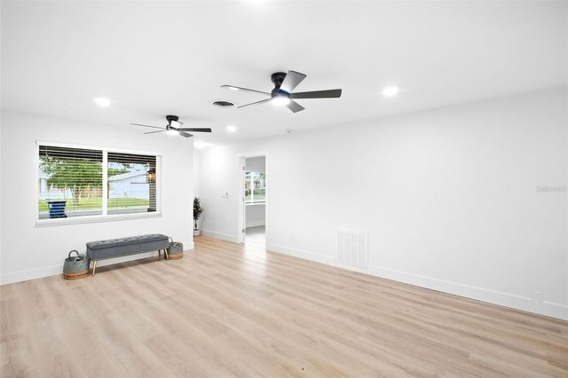 5734 20TH AVENUE N, St Petersburg, FL 33710