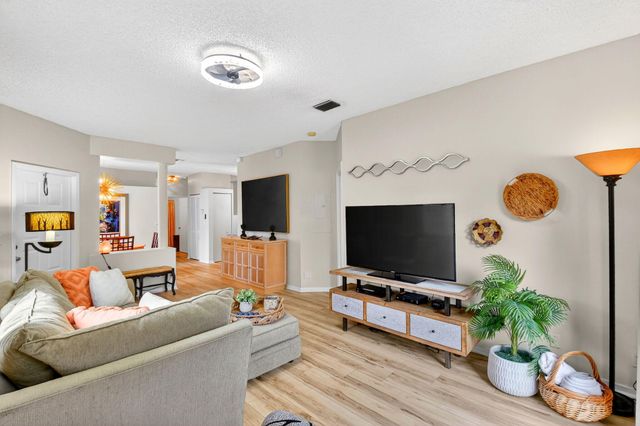 9876 Kamena Circle, Boynton Beach, FL 33436