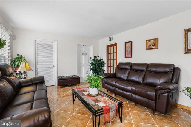 34 GATE LN, Old Bridge, NJ 08857