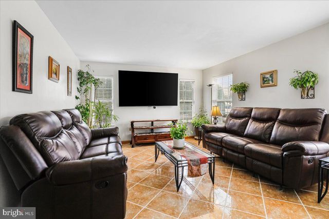 34 GATE LN, Old Bridge, NJ 08857