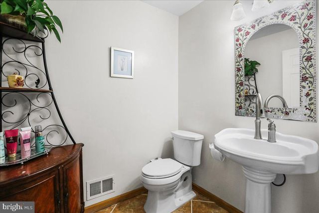 34 GATE LN, Old Bridge, NJ 08857