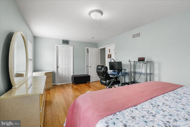 34 GATE LN, Old Bridge, NJ 08857