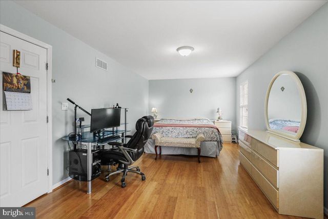 34 GATE LN, Old Bridge, NJ 08857