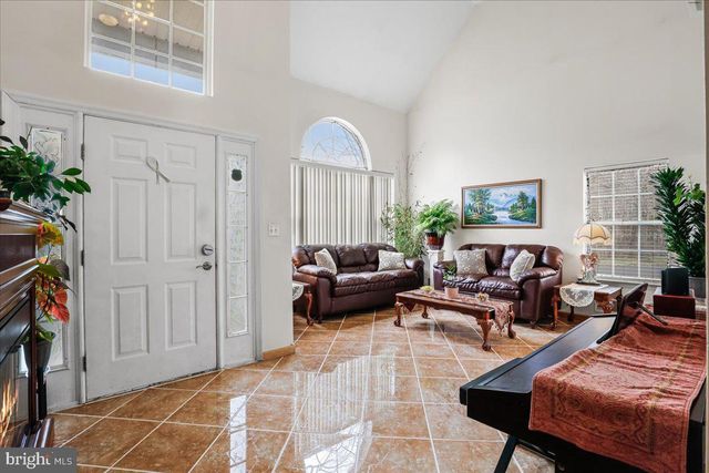 34 GATE LN, Old Bridge, NJ 08857