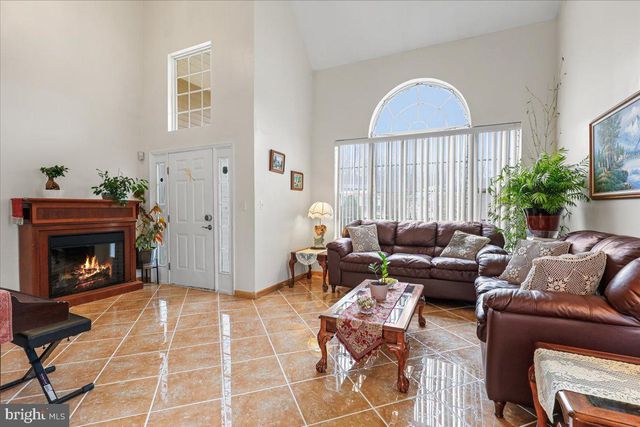 34 GATE LN, Old Bridge, NJ 08857