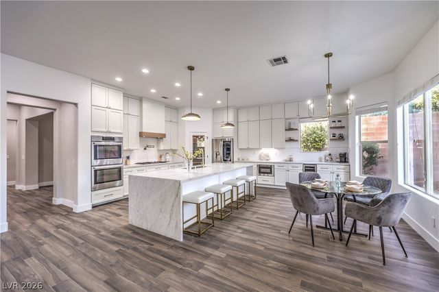 8304 Monarch Birch Avenue, Las Vegas, NV 89117