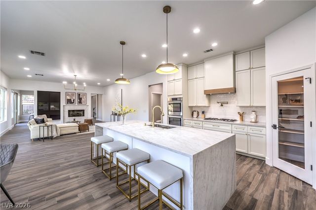 8304 Monarch Birch Avenue, Las Vegas, NV 89117