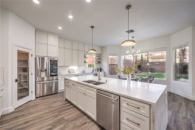 8304 Monarch Birch Avenue, Las Vegas, NV 89117