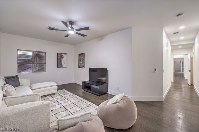 8304 Monarch Birch Avenue, Las Vegas, NV 89117