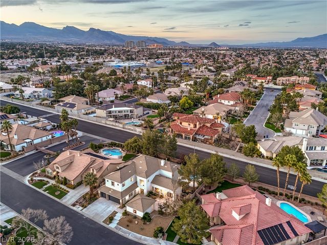 8304 Monarch Birch Avenue, Las Vegas, NV 89117