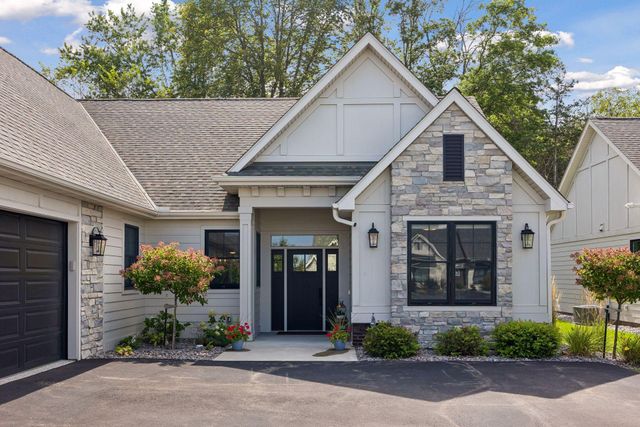 2334 Simply Living Lane, Hudson, WI 54016