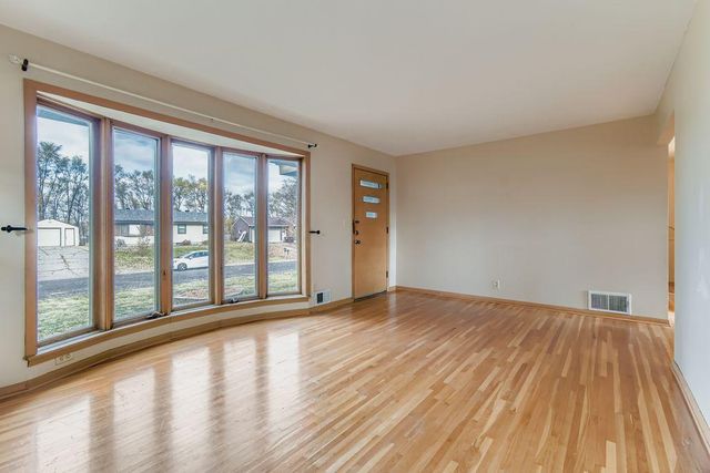 80 Sherrie Lane, Woodbury, MN 55125