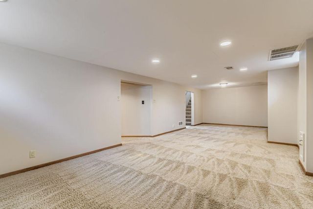 80 Sherrie Lane, Woodbury, MN 55125