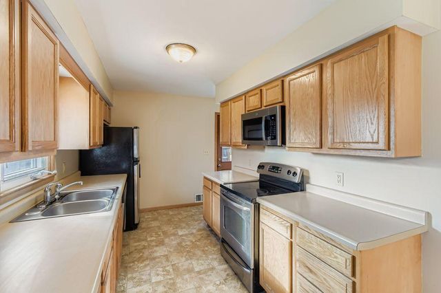 80 Sherrie Lane, Woodbury, MN 55125