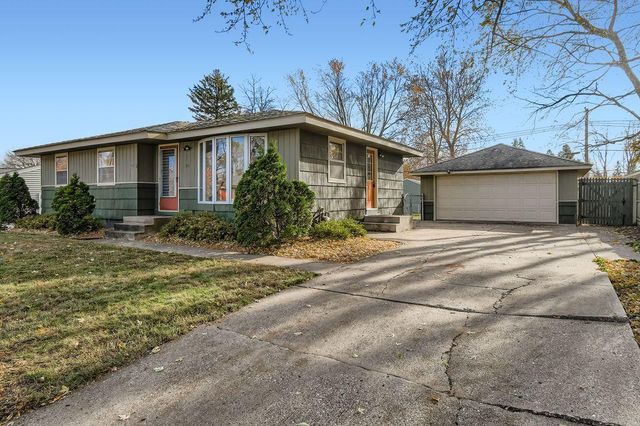 80 Sherrie Lane, Woodbury, MN 55125