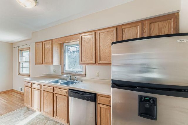 80 Sherrie Lane, Woodbury, MN 55125