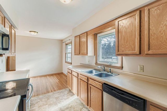 80 Sherrie Lane, Woodbury, MN 55125