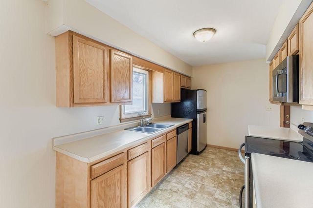 80 Sherrie Lane, Woodbury, MN 55125