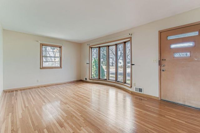 80 Sherrie Lane, Woodbury, MN 55125